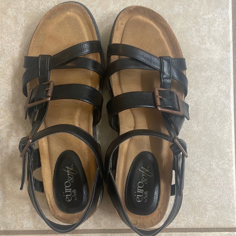 euro soft by Sofft size 8M black sandals